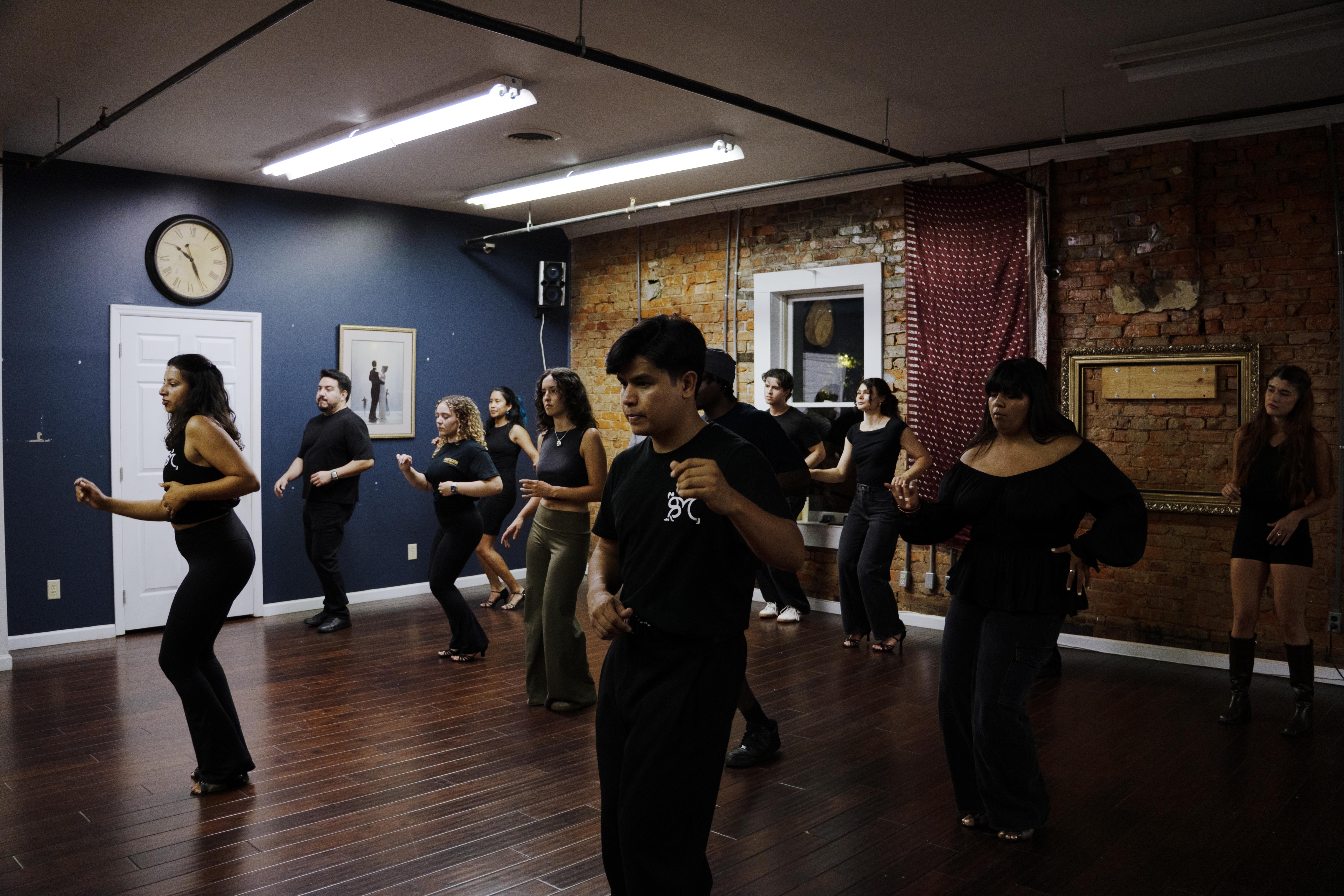 Salsa and bachata dance class in Chattanooga